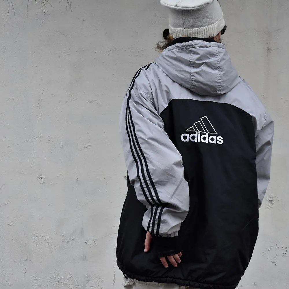 90's adidas シルバー×ブラック！ フード付きナイロンジャケット 231115