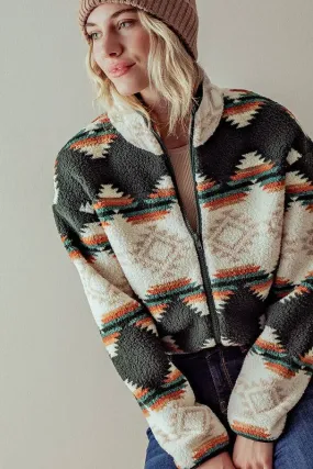 AZTEC PRINT SHERPA CROPPED JACKET: HUNTER
